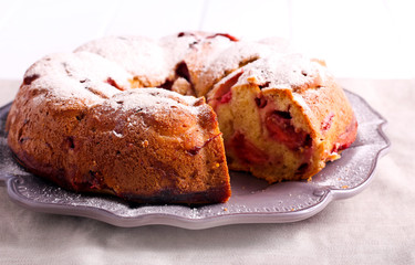 Fototapeta na wymiar Peach and raspberry bundt cake