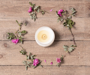 Obraz na płótnie Canvas massage candles with dried roses