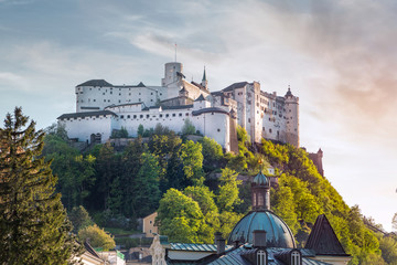 Obraz premium Miasto Salzburg z zamkiem Hohensalzburg, Salzburg, Austria