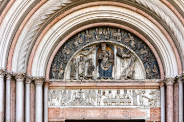 Obraz premium Parma's Baptistery Portal of the Virgin in Parma, Italy