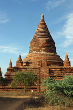 Birmanie, temple bouddhiste à Pagan