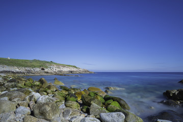 Fototapeta na wymiar Playa de rocas en La Coruña (España).