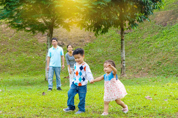 Fototapeta premium happy asian family