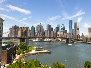 Obraz na płótnie Canvas New York City Manhattan downtown buildings skyline Brooklyn Bridge