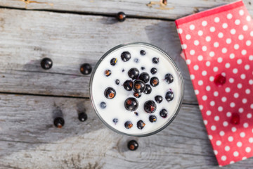 Cocktail red fruits black currant table garden