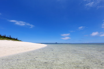 沖縄の美しい海とさわやかな空