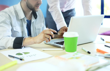 Photo young businessmans crew working with new startup project in modern loft. Generic design notebook on wood table. Horizontal, film effect