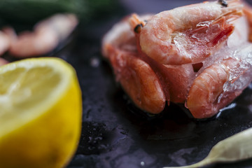 Frozen shrimps with lemon