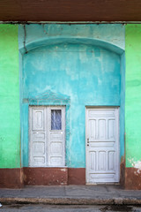 Obraz na płótnie Canvas Colorful house facade in a street of Trinidad, Cuba