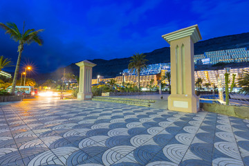 Obraz premium Promenade to the beach in Taurito at dusk, Gran Canaria island in Spain