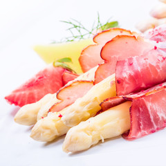 Baked asparagus with ham