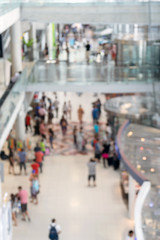 Obraz premium The blurring of the passengers inside the terminal at the airport.