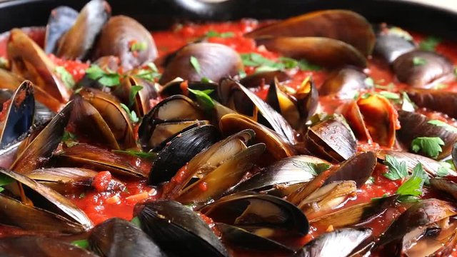 cooking mussel opens in tomato sauce