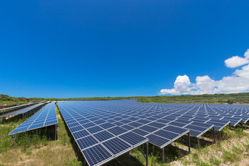 太陽光発電と青空