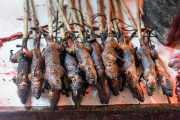 Rats rôtis sur le marché traditionnel de Tomohon