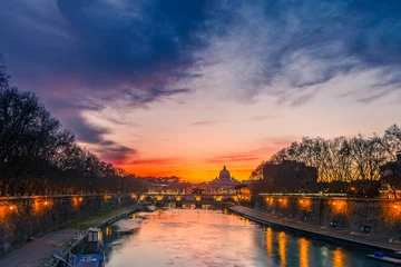Foto op Plexiglas Night view of Tiber river in Rome, Italy © sborisov