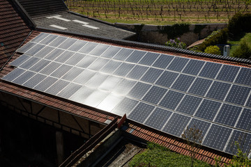 Photovoltaik-Anlage auf Scheuendach