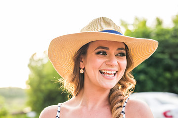 Smiling summer woman with hat