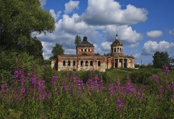 Церковь (1820г.) в деревне Кунганово. Тверская область.