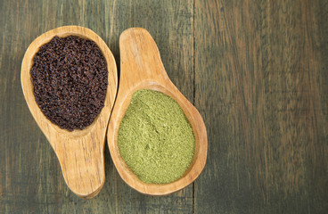 Moringa and acai on wooden spoons