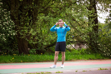 Naklejka premium Music helps with the exercising