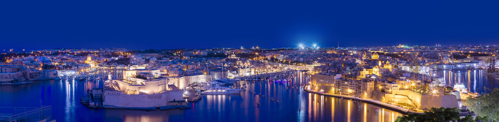 Fototapeta na wymiar Malta Valetta Kalkara Vittoriosa Paola Grand Harbor Hafen Panorama