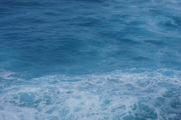 Fototapeta premium Hintergrund: Strudel im türkisen Meerwasser