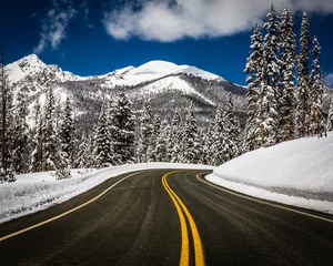 Cercles muraux Parc naturel &quot Spring Snow&quot  Trail Ridge Road dans la forêt nationale des montagnes Rocheuses du Colorado n& 39 avait pas encore ouvert complètement en cette fraîche journée d& 39 avril.