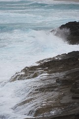 Hintergrund: Brandung an der Küste Mallorcas
