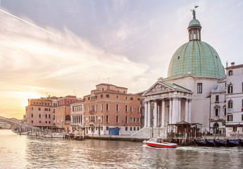 Naklejka premium Church San Simeone Piccolo on embankment of Canal Grande