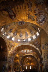 Fototapeta na wymiar view of the San Marco cathedral interiors