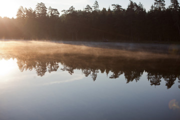 Obraz na płótnie Canvas Sunrise over the lake in the wild nature resort in scandinavia. 