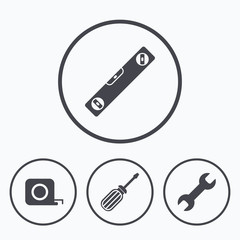 Screwdriver and bubble level, roulette.