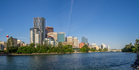 Obraz premium Calgary's skyline on a beautiful spring day. Calgary is the corporate centre of the oil industry in Canada.