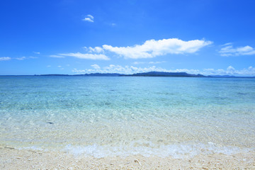 沖縄の美しい海とさわやかな空