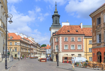 Naklejka premium Warszawa, Stare Miasto. Widok z ulicy Nowomiejskiej w kierunku ulicy Freta