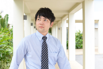 Fototapeta premium 微笑むビジネスマン