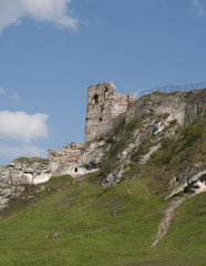 Fototapeta na wymiar White rocks and ruined medieval castle in Olsztyn, Poland