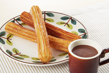 ホットチョコレートとチュロス