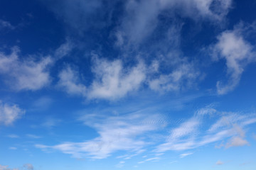 南国沖縄の紺碧の空と夏雲