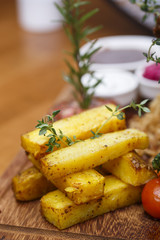 Seasoned potato wedges
