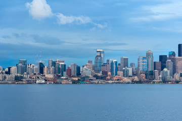 Fototapeta premium Panoramic view of Seattle Downtown and Space Needle from Puget Sound