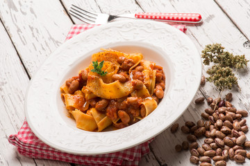 pasta with tomatoes and beans sauce