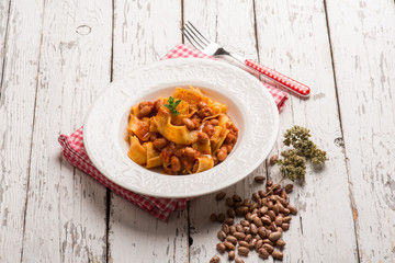 pasta with tomatoes and beans sauce