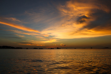 Obraz premium Sunset on the beach with beautiful sky