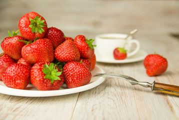 Ripe strawberry fruits on a white plate