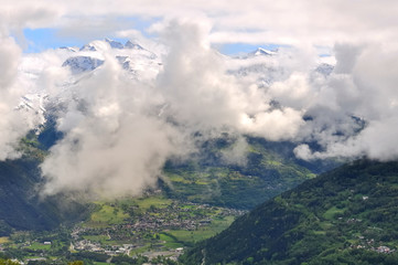 Nuages au dessus des montagnes - Bourg Saint Maurice, vallée de la Tarentaise