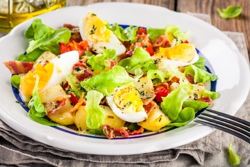 potato salad with eggs, lettuce,  tomatoes and bacon