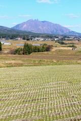 阿蘇の田園と根子岳