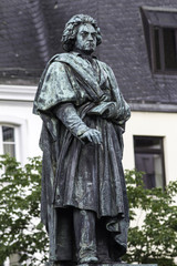 Fototapeta na wymiar Beethovendenkmal in Bonn